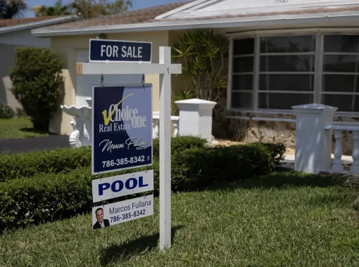 August home sales drop more than expected, as prices set a new record
